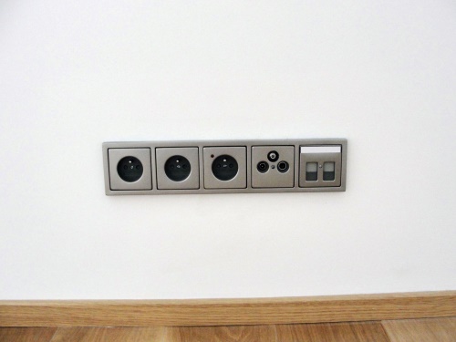 ABB future linear - zásuvky, spínače, ovladače KNX